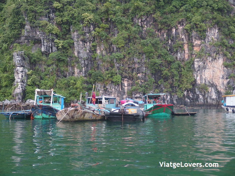 Halong Bay. Vietnam -ViatgeLovers.com