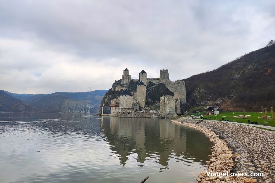 Golubac Fortress. Ruta por Serbia -ViatgeLovers.com
